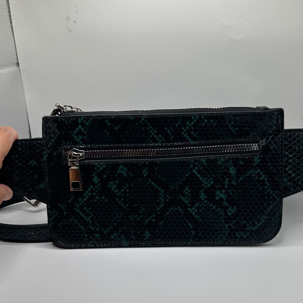 Forever 21 Black and Green Travel Bag